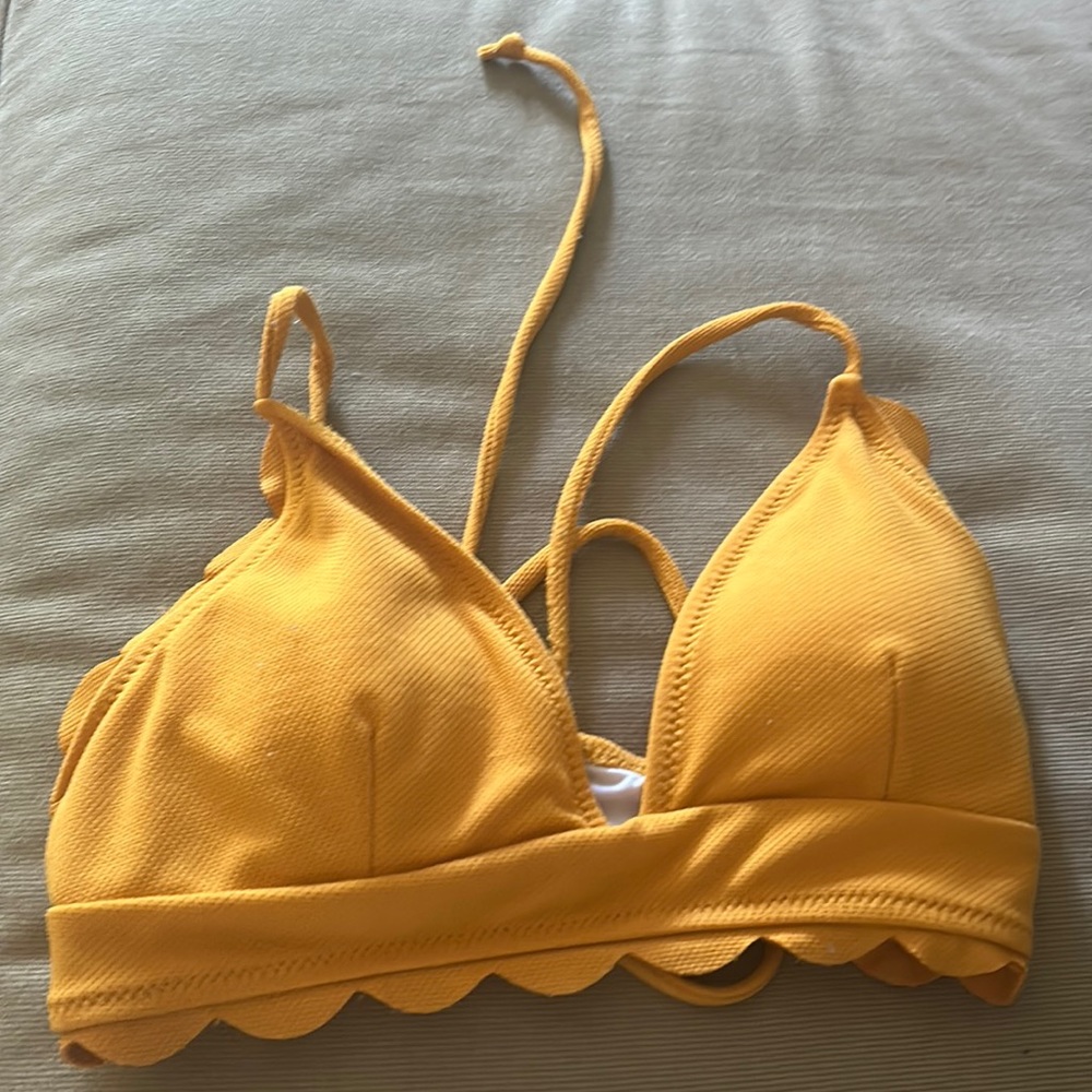 Cupshe yellow scalloped bikini top